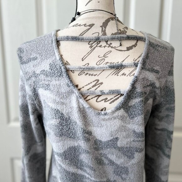 Cropped Fuzzy Army Grey & Green Camouflage Long-Sleeve Top & a top Strappy Back - Picture 2 of 6